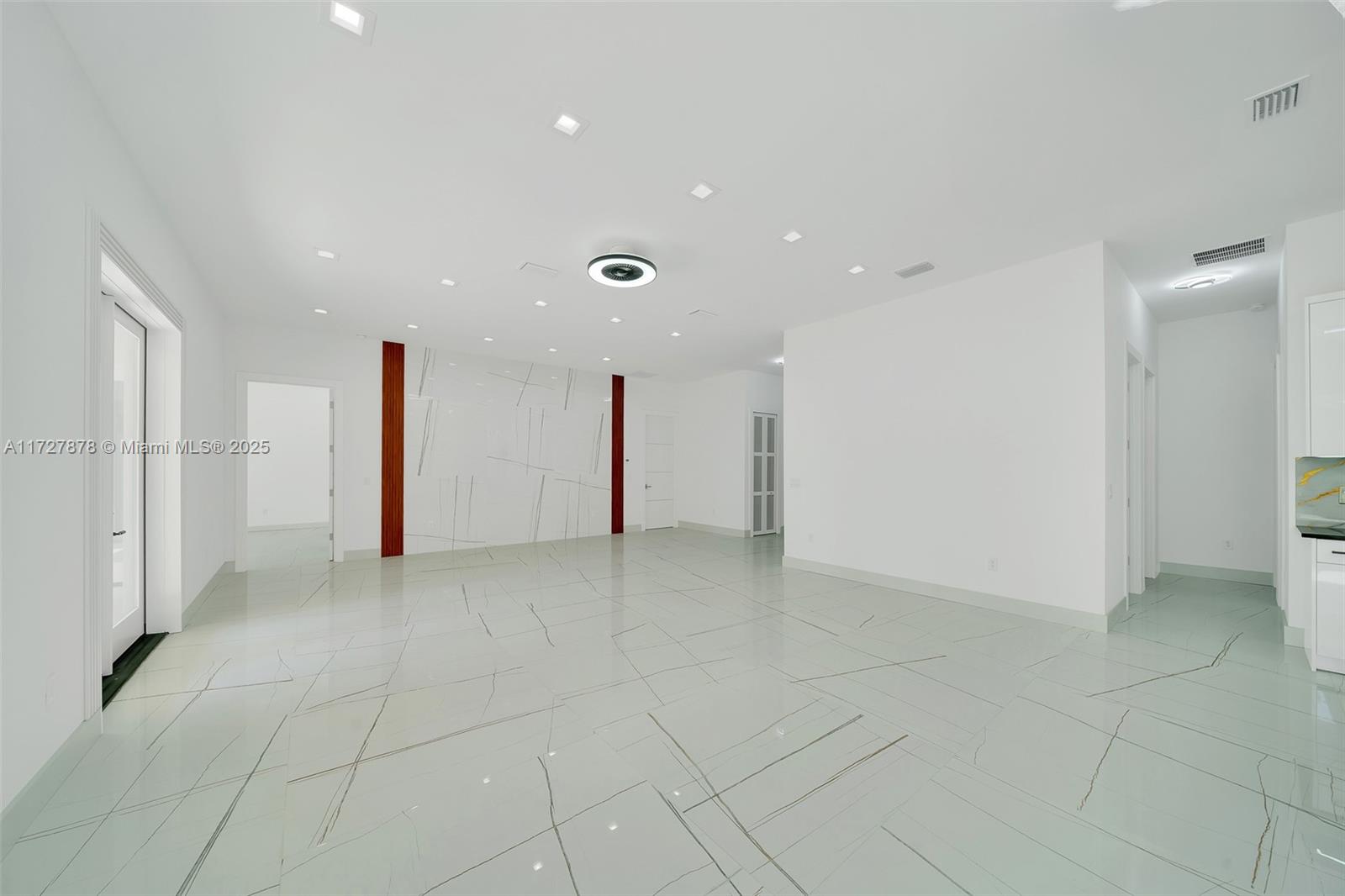 ROLLING HILLS - Residential