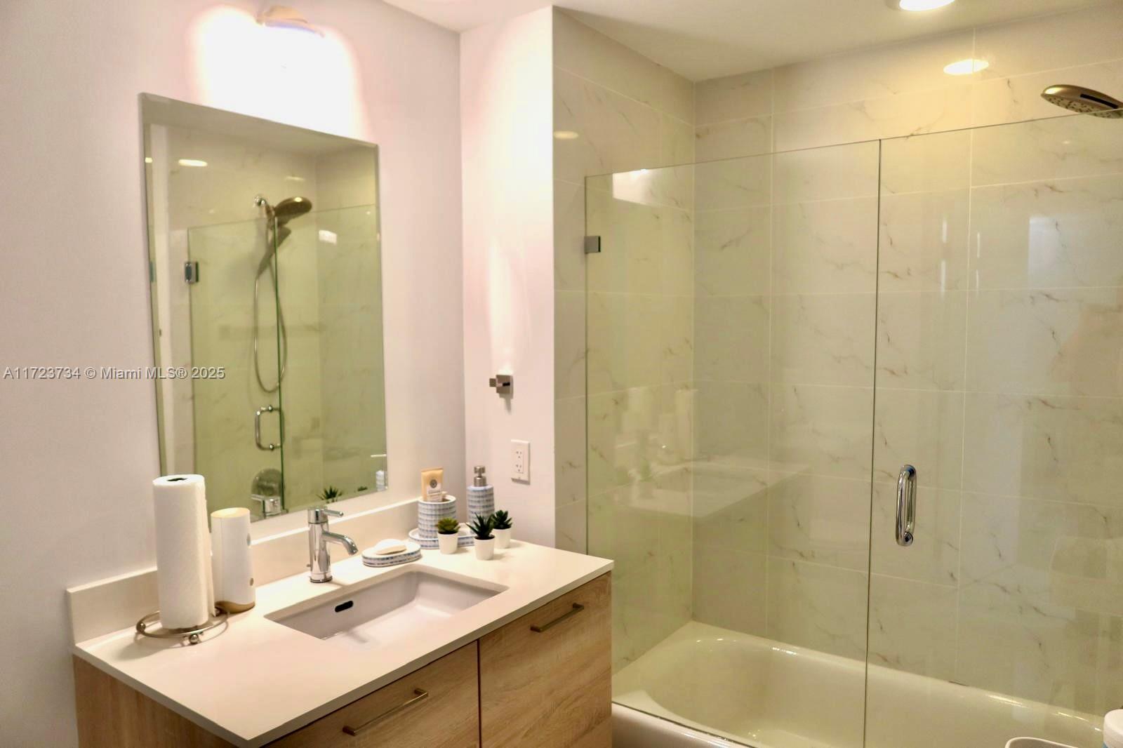 THE HARBOUR SOUTH CONDO - Residential