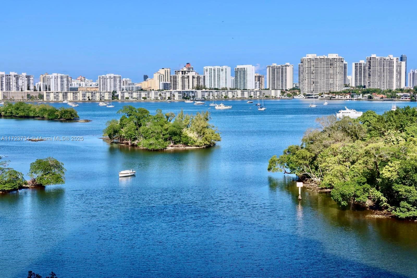 THE HARBOUR SOUTH CONDO - Residential