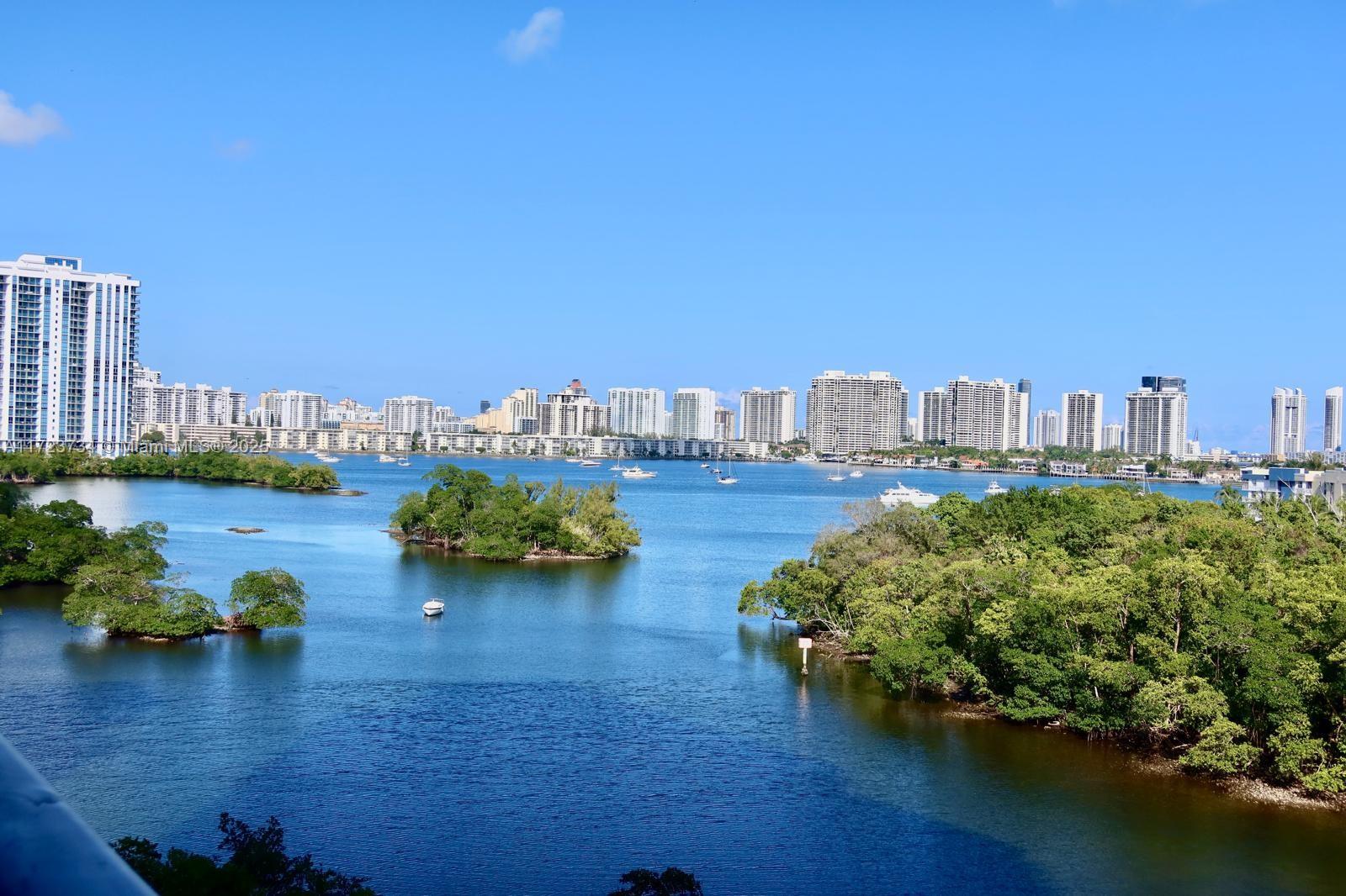 THE HARBOUR SOUTH CONDO - Residential