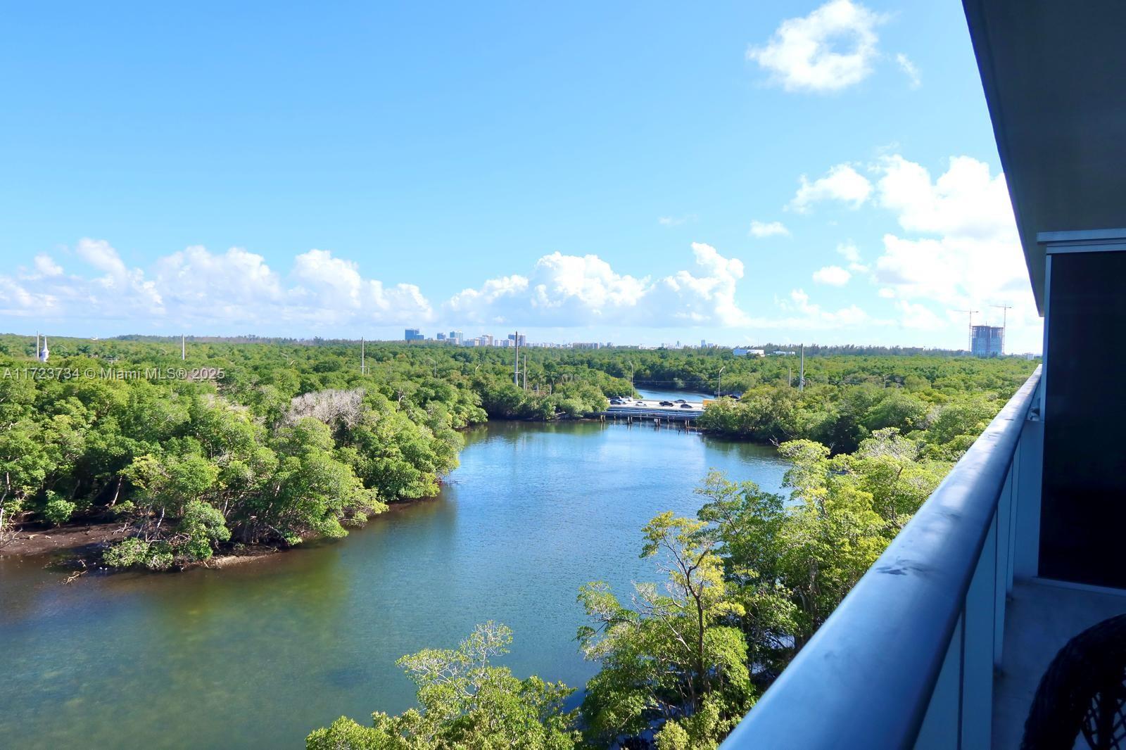 THE HARBOUR SOUTH CONDO - Residential