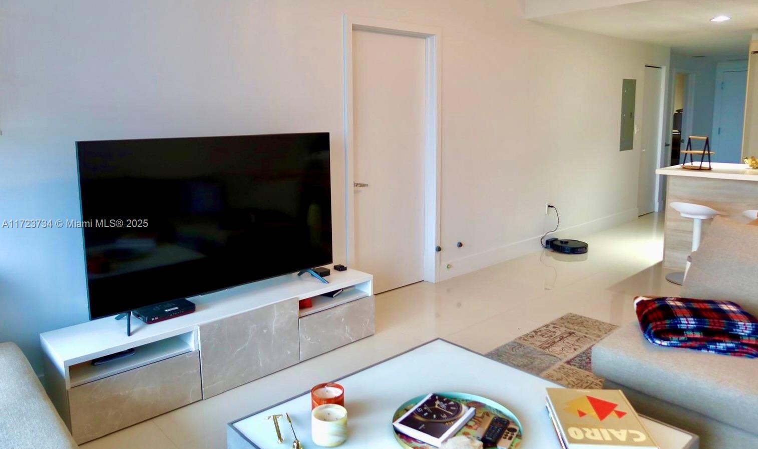 THE HARBOUR SOUTH CONDO - Residential