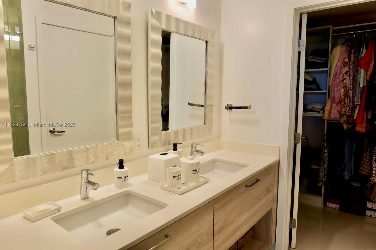 THE HARBOUR SOUTH CONDO - Residential