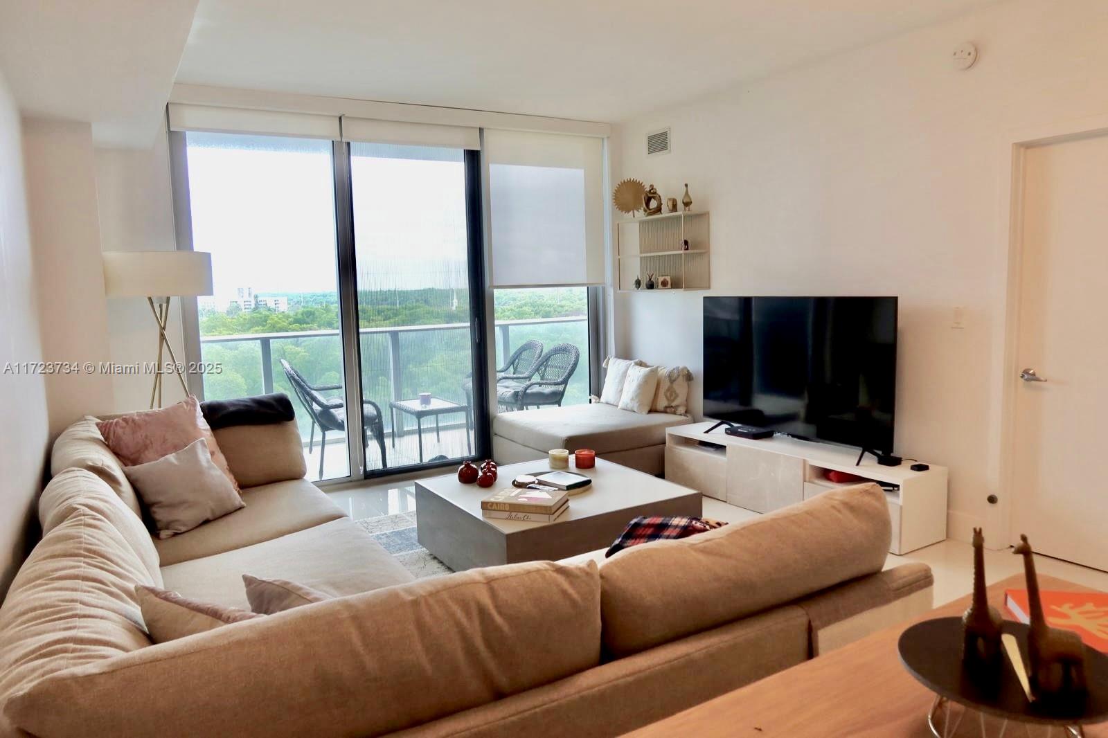 THE HARBOUR SOUTH CONDO - Residential