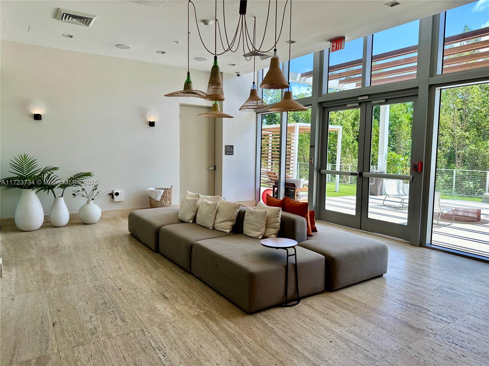 THE HARBOUR SOUTH CONDO - Residential