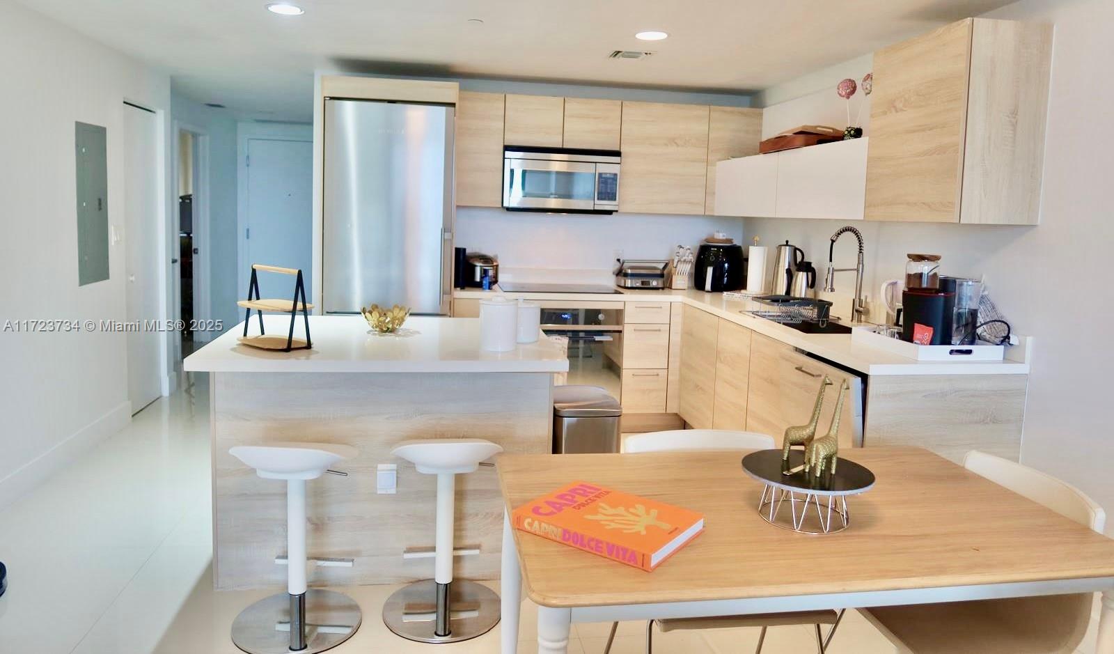 THE HARBOUR SOUTH CONDO - Residential