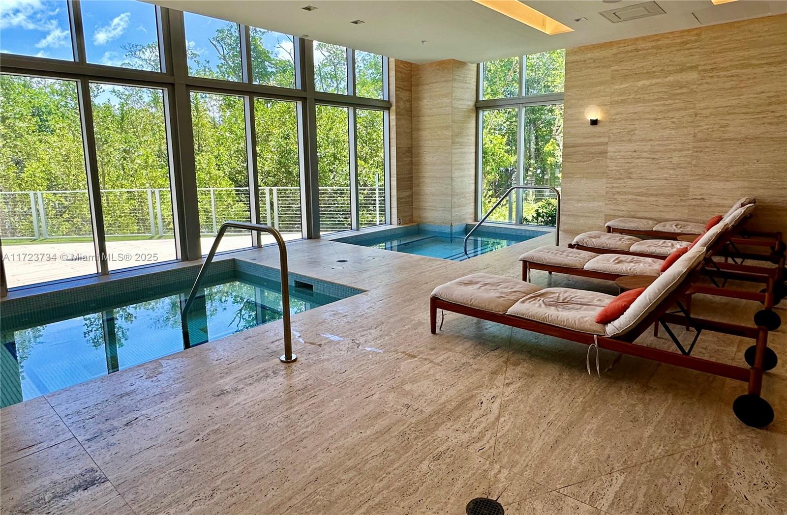 THE HARBOUR SOUTH CONDO - Residential