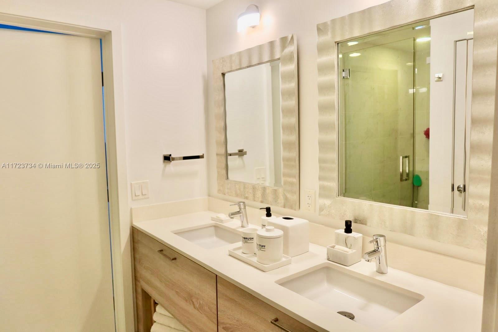 THE HARBOUR SOUTH CONDO - Residential