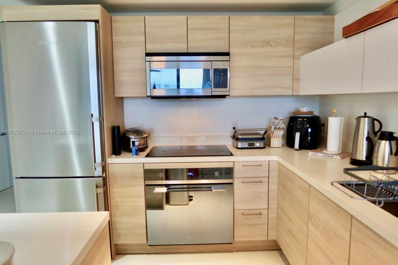 THE HARBOUR SOUTH CONDO - Residential