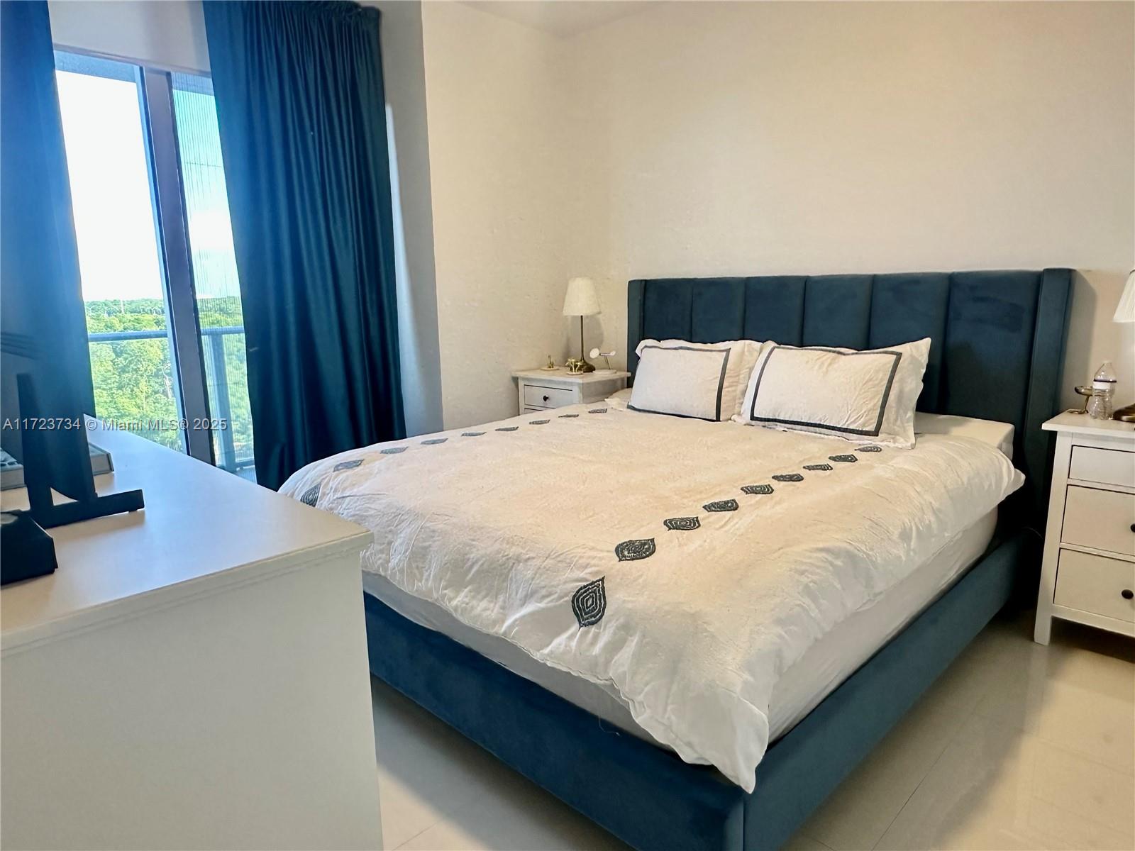 THE HARBOUR SOUTH CONDO - Residential