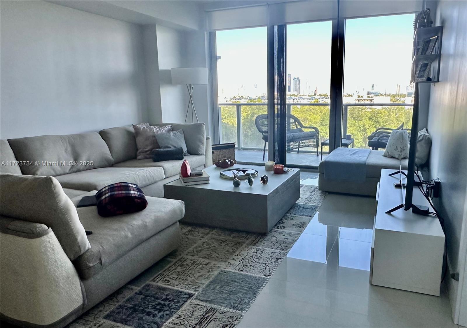 THE HARBOUR SOUTH CONDO - Residential