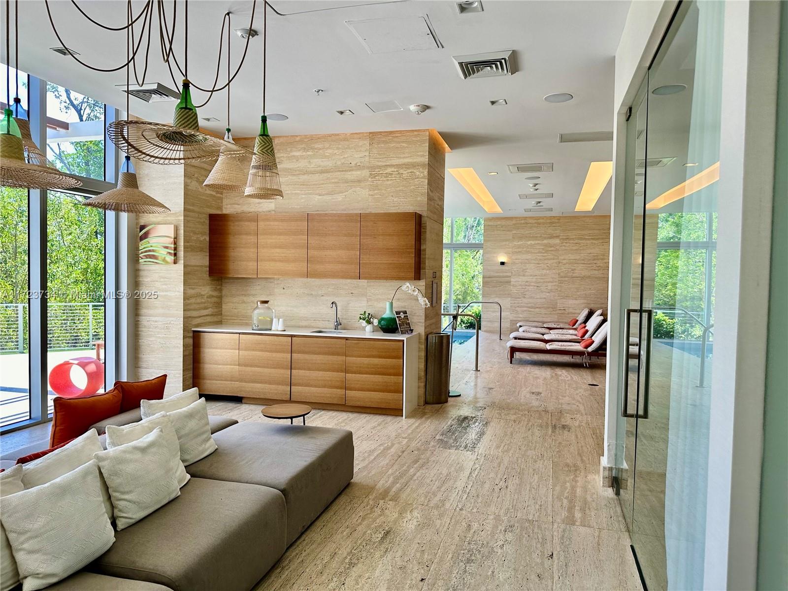 THE HARBOUR SOUTH CONDO - Residential