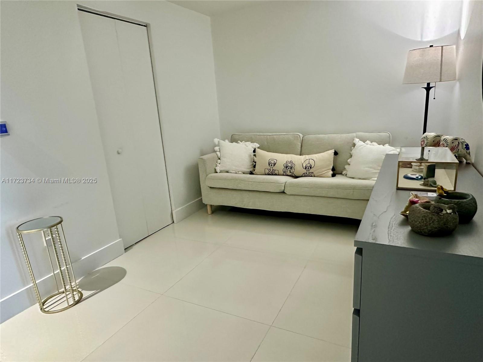 THE HARBOUR SOUTH CONDO - Residential