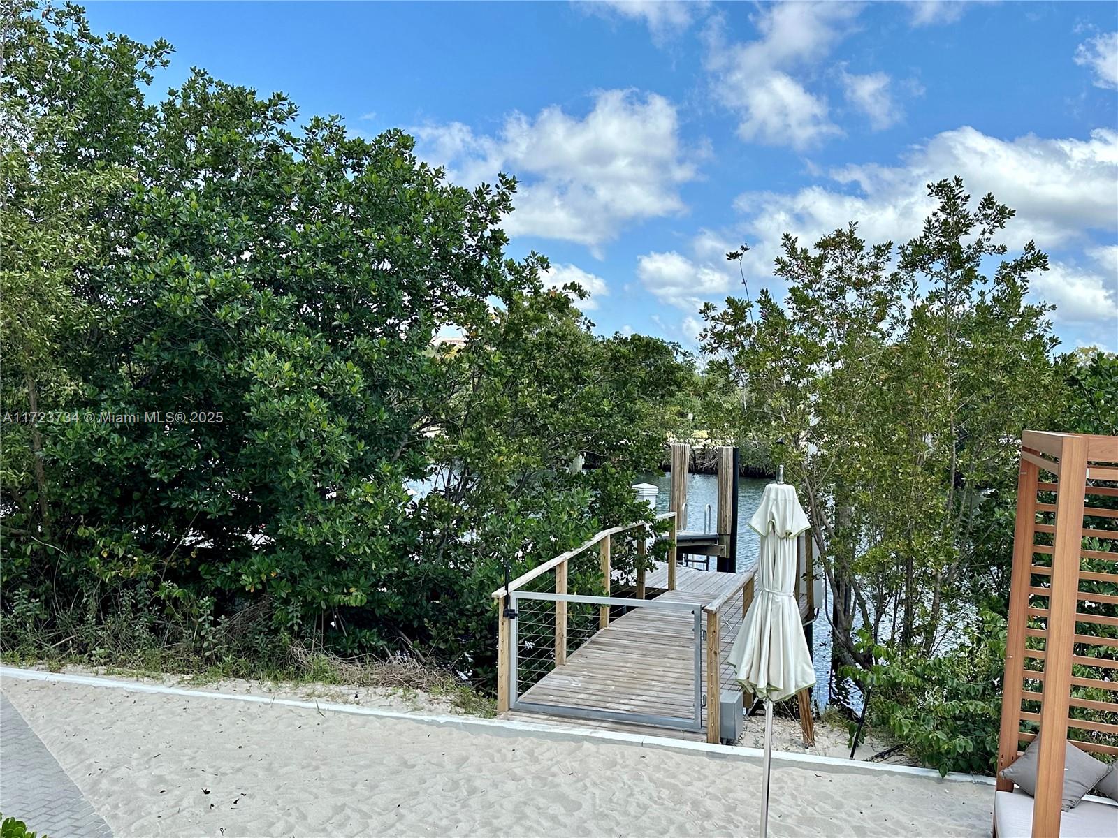 THE HARBOUR SOUTH CONDO - Residential