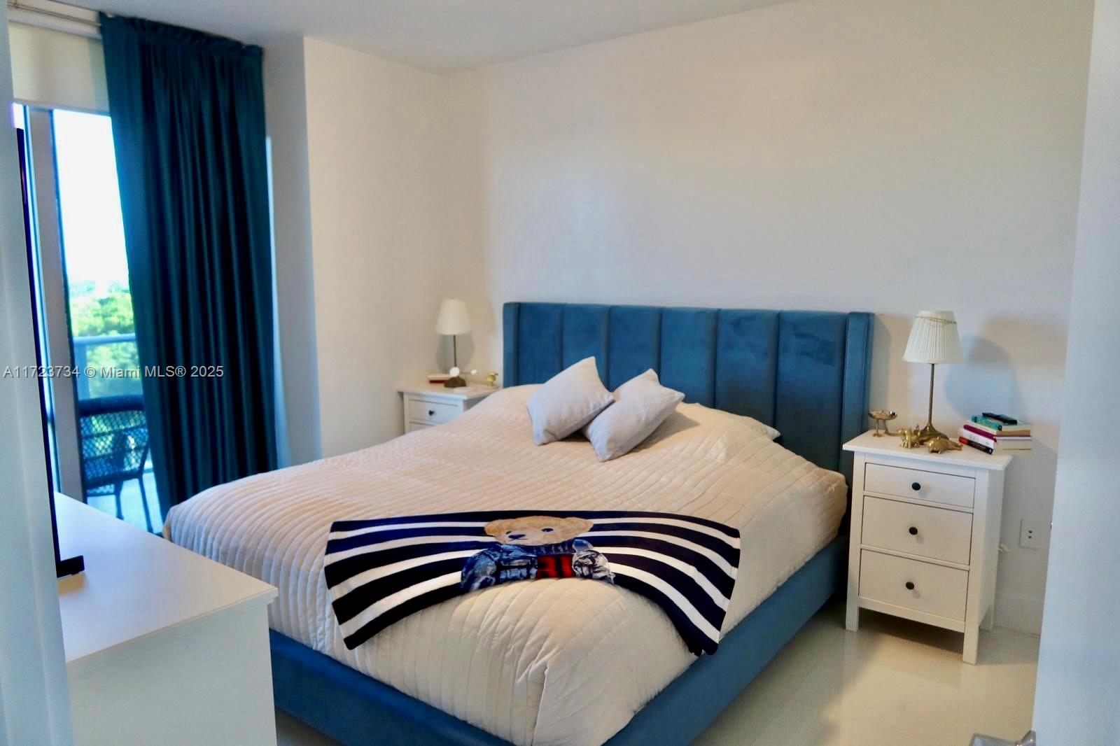 THE HARBOUR SOUTH CONDO - Residential