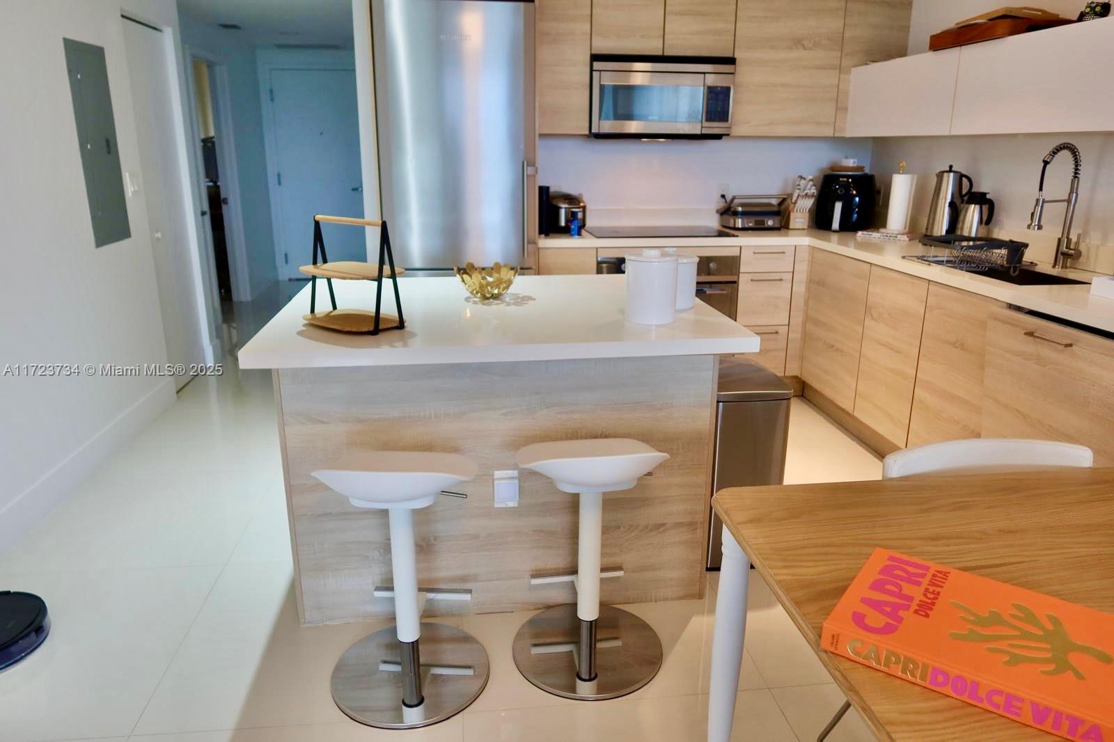 THE HARBOUR SOUTH CONDO - Residential