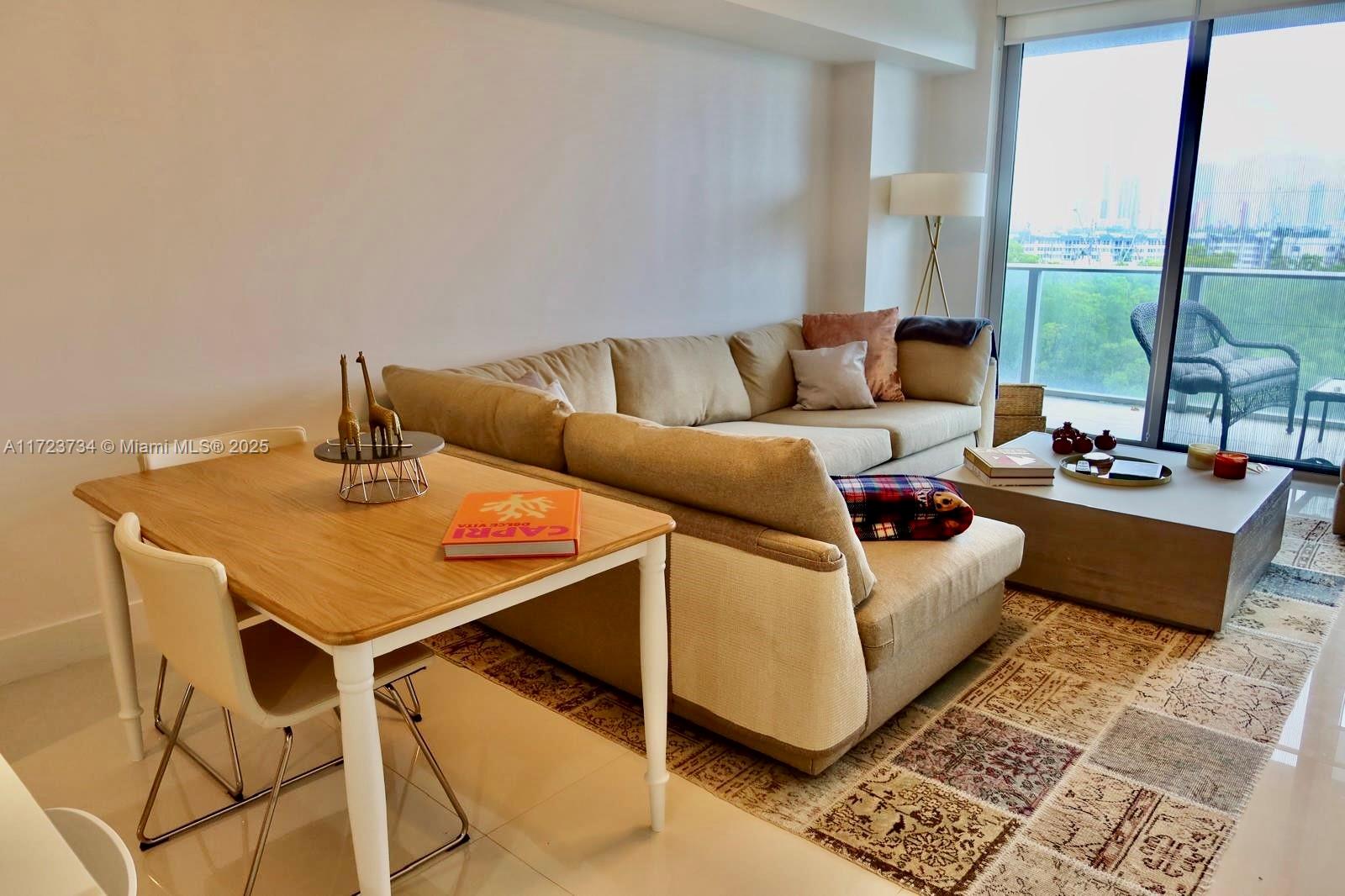 THE HARBOUR SOUTH CONDO - Residential