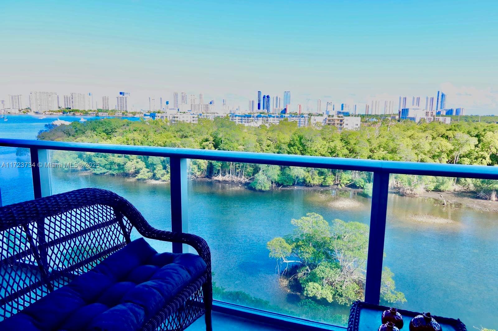 THE HARBOUR SOUTH CONDO - Residential