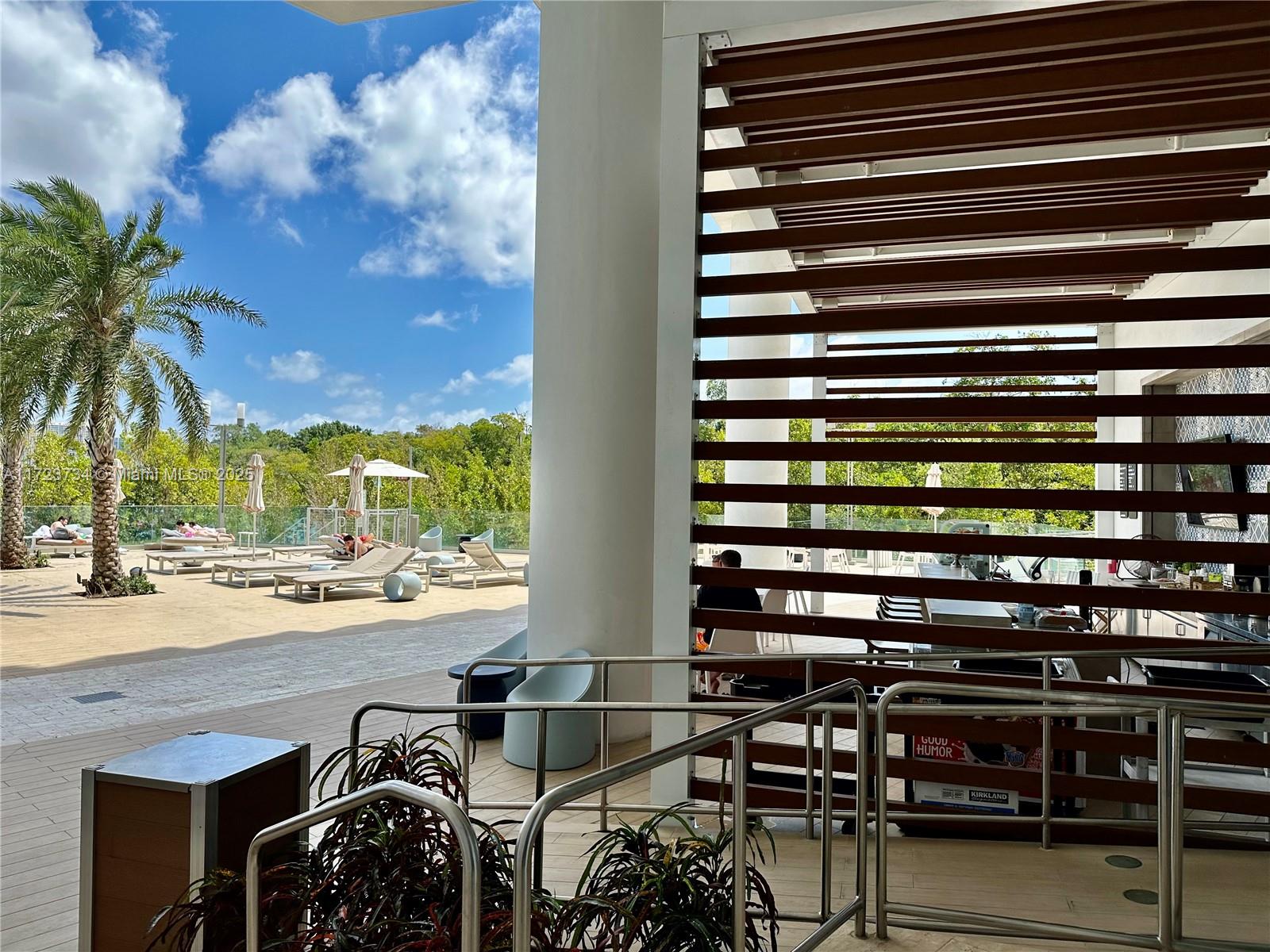 THE HARBOUR SOUTH CONDO - Residential