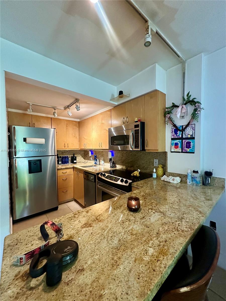 CRICKET CLUBHOUSE CONDO - Residential