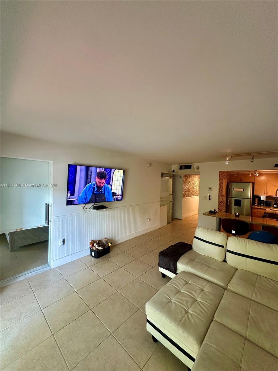 CRICKET CLUBHOUSE CONDO - Residential