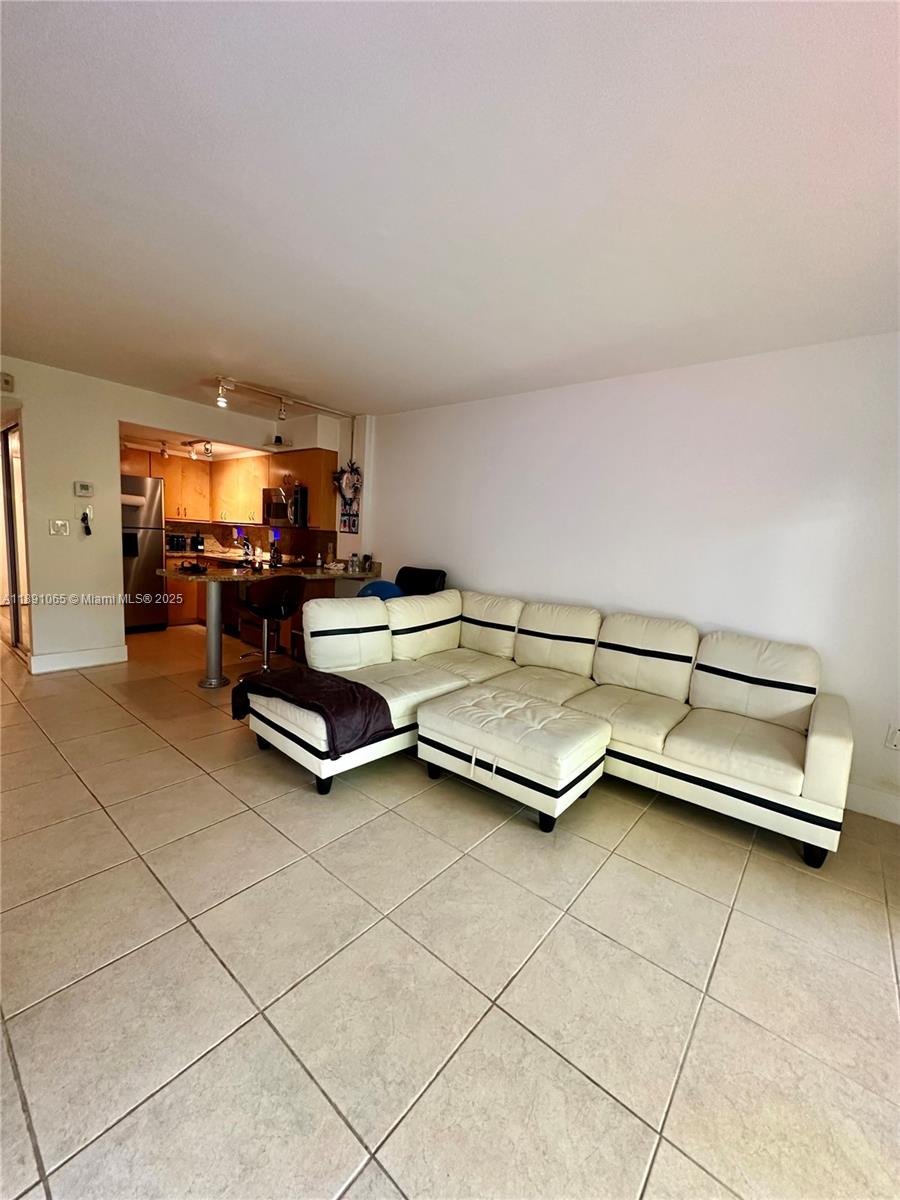 CRICKET CLUBHOUSE CONDO - Residential