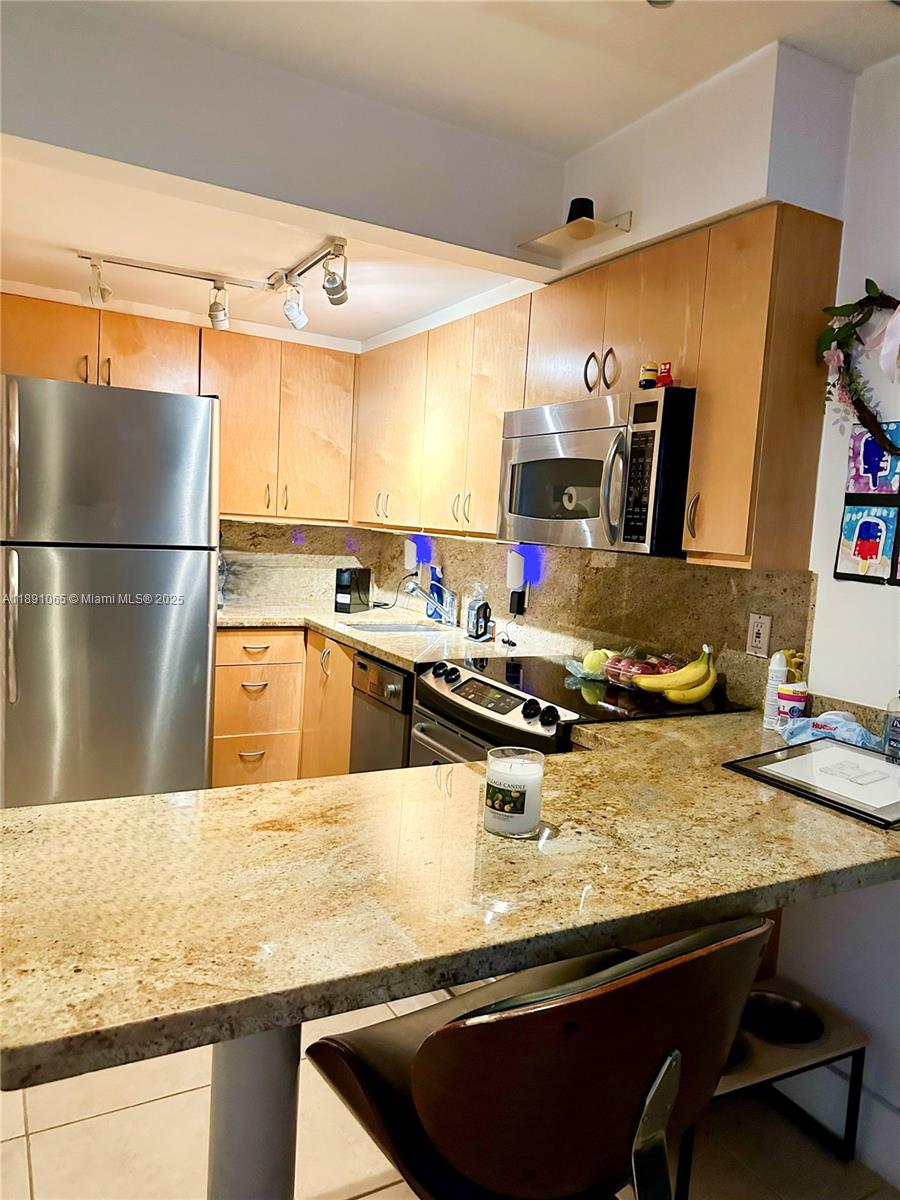 CRICKET CLUBHOUSE CONDO - Residential