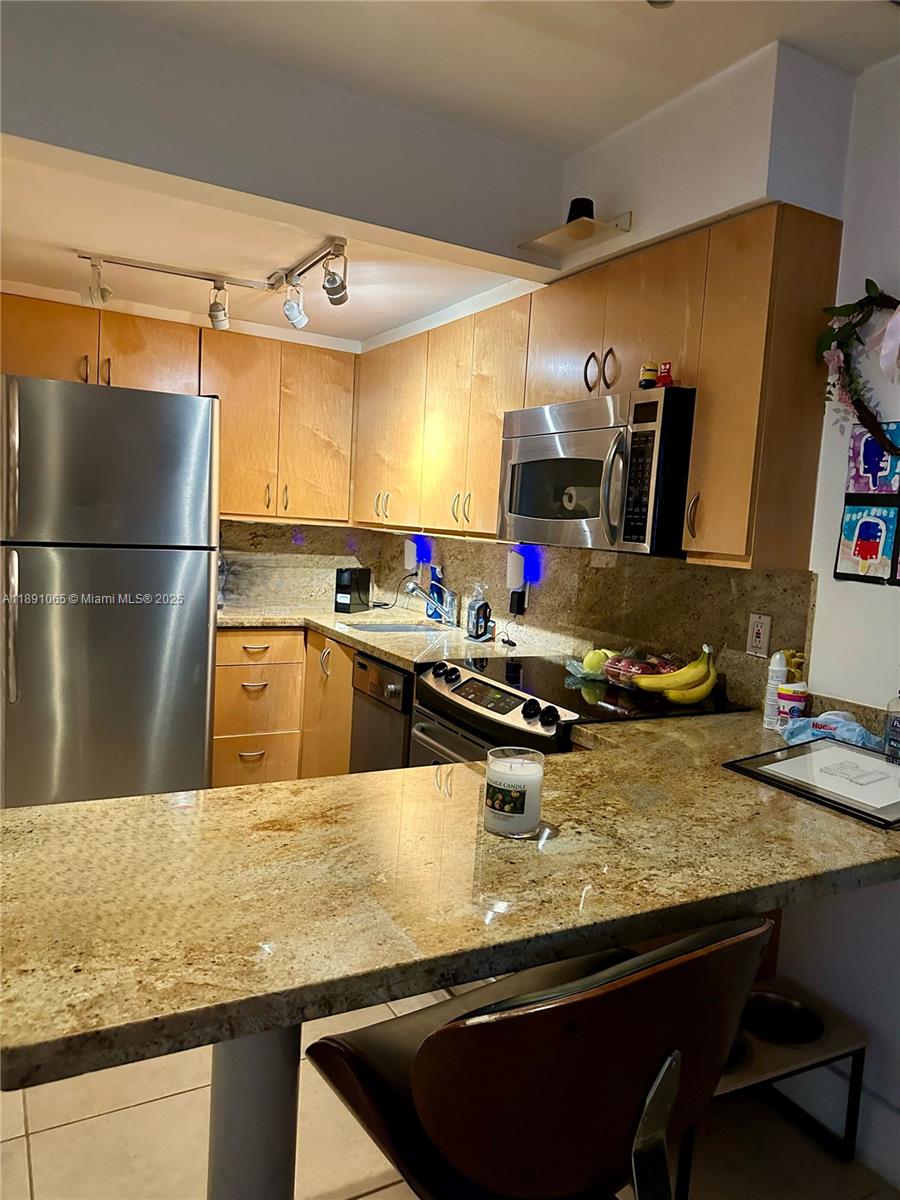 CRICKET CLUBHOUSE CONDO - Residential