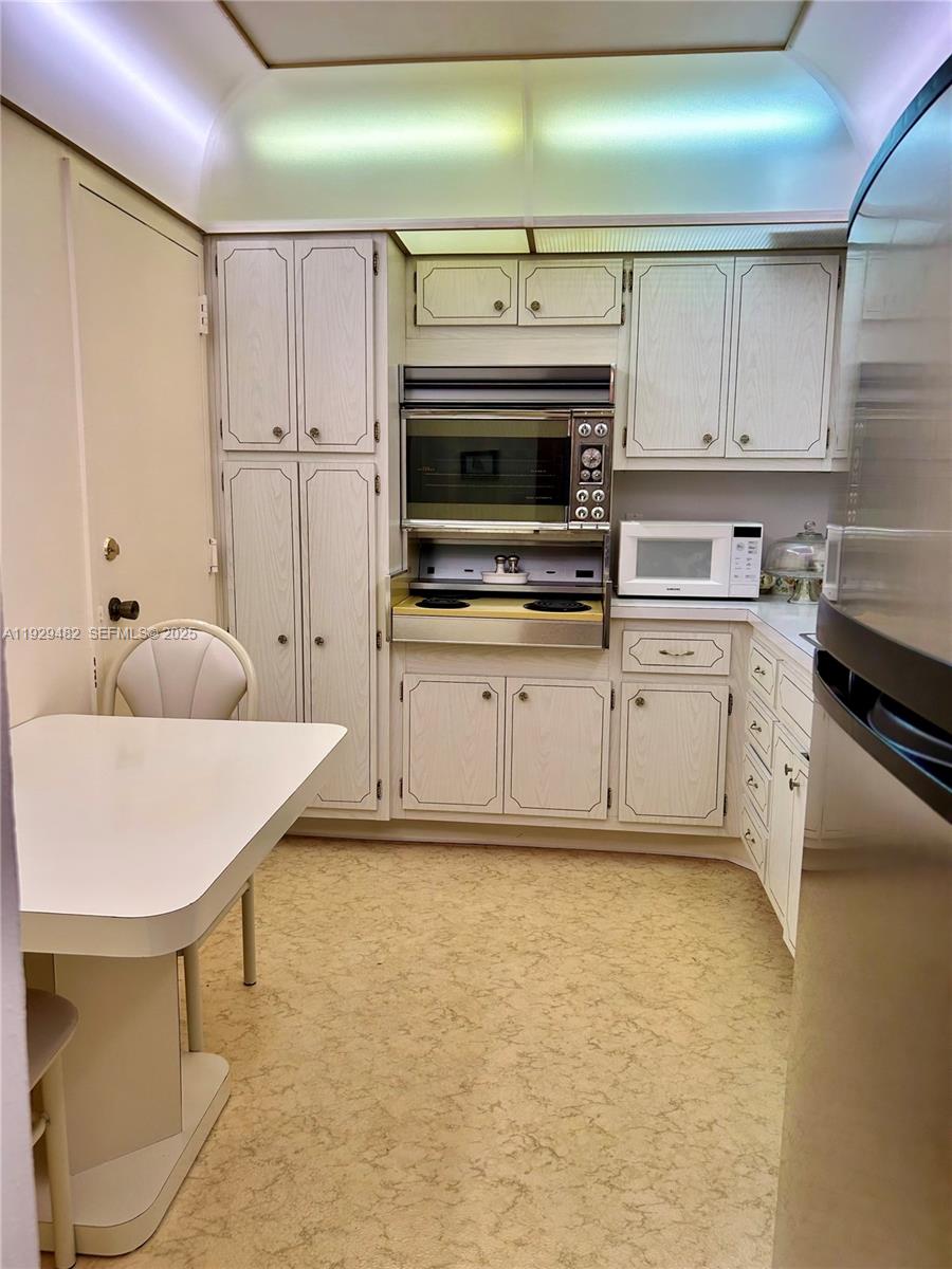 HEMISPHERES CONDO - Residential Lease