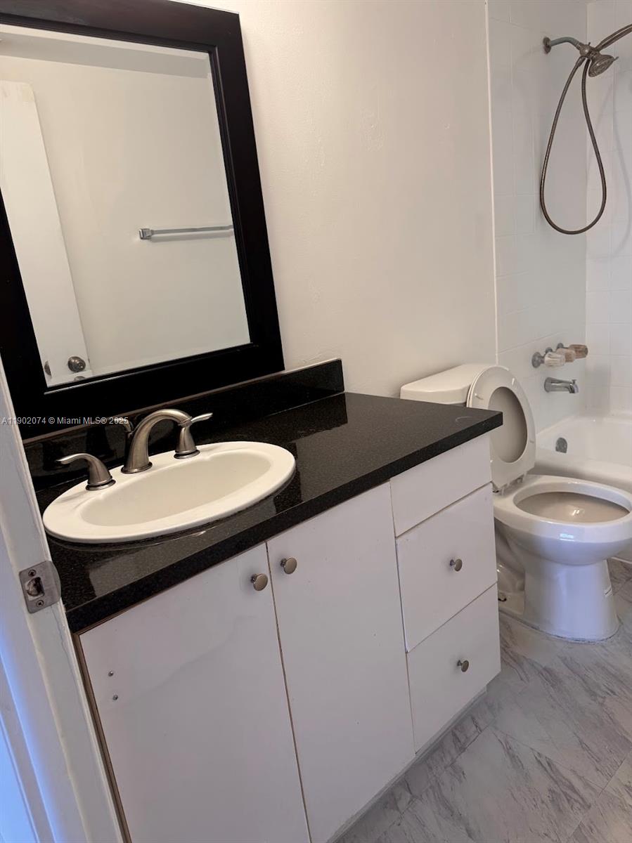 GREENWICH PH I CONDO - Residential