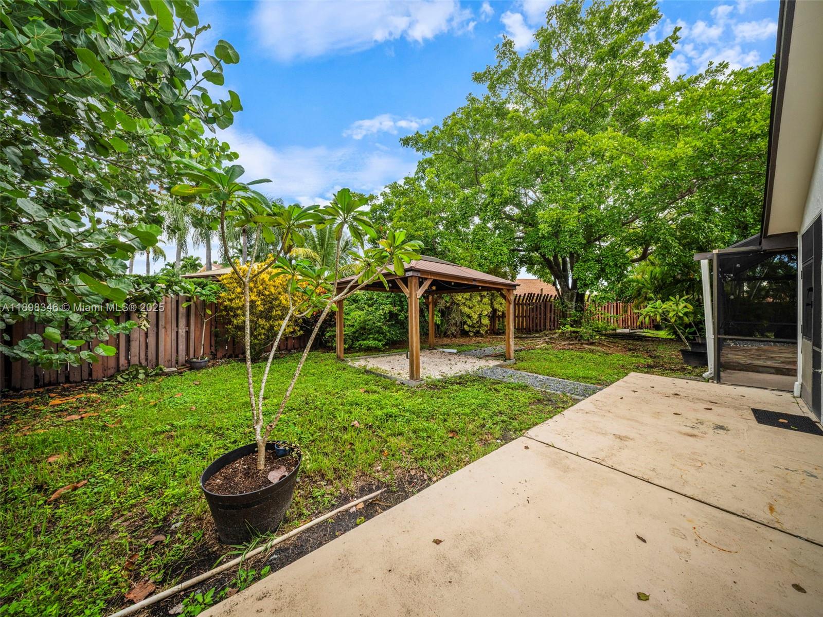 LAKES OF THE MEADOW SEC 4 - Residential Lease