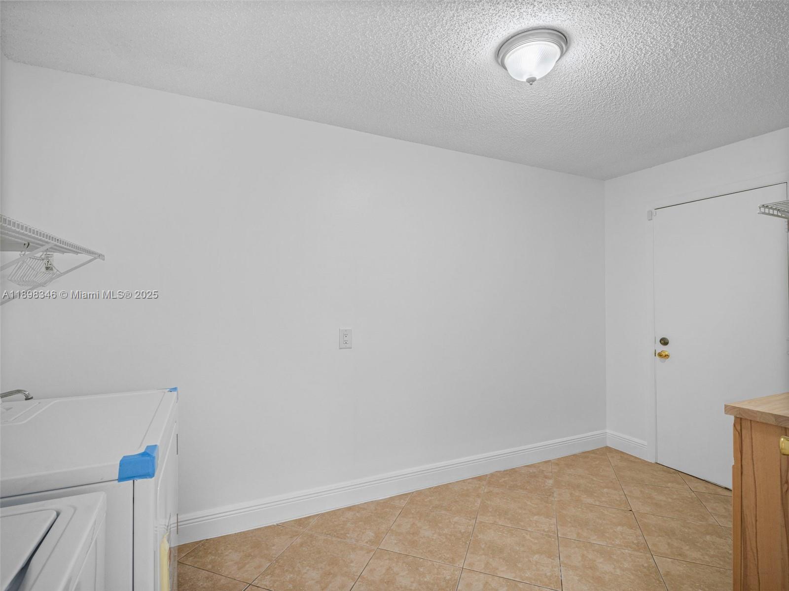 LAKES OF THE MEADOW SEC 4 - Residential Lease