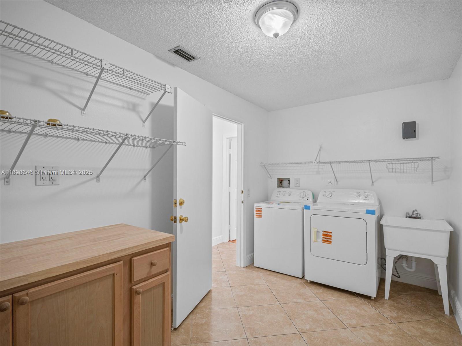 LAKES OF THE MEADOW SEC 4 - Residential Lease