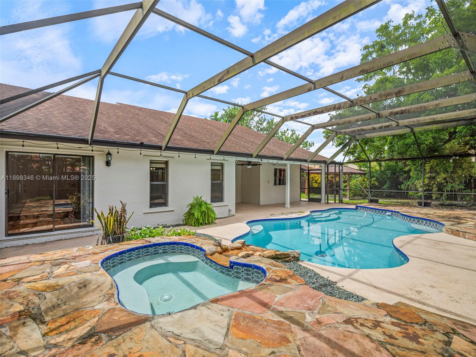 LAKES OF THE MEADOW SEC 4 - Residential Lease