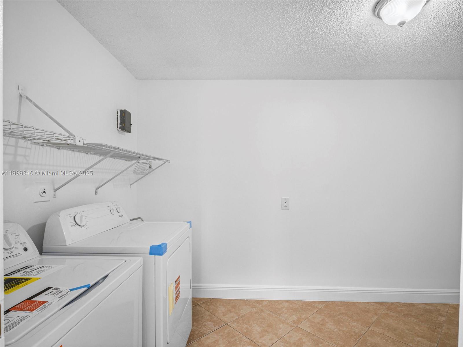 LAKES OF THE MEADOW SEC 4 - Residential Lease