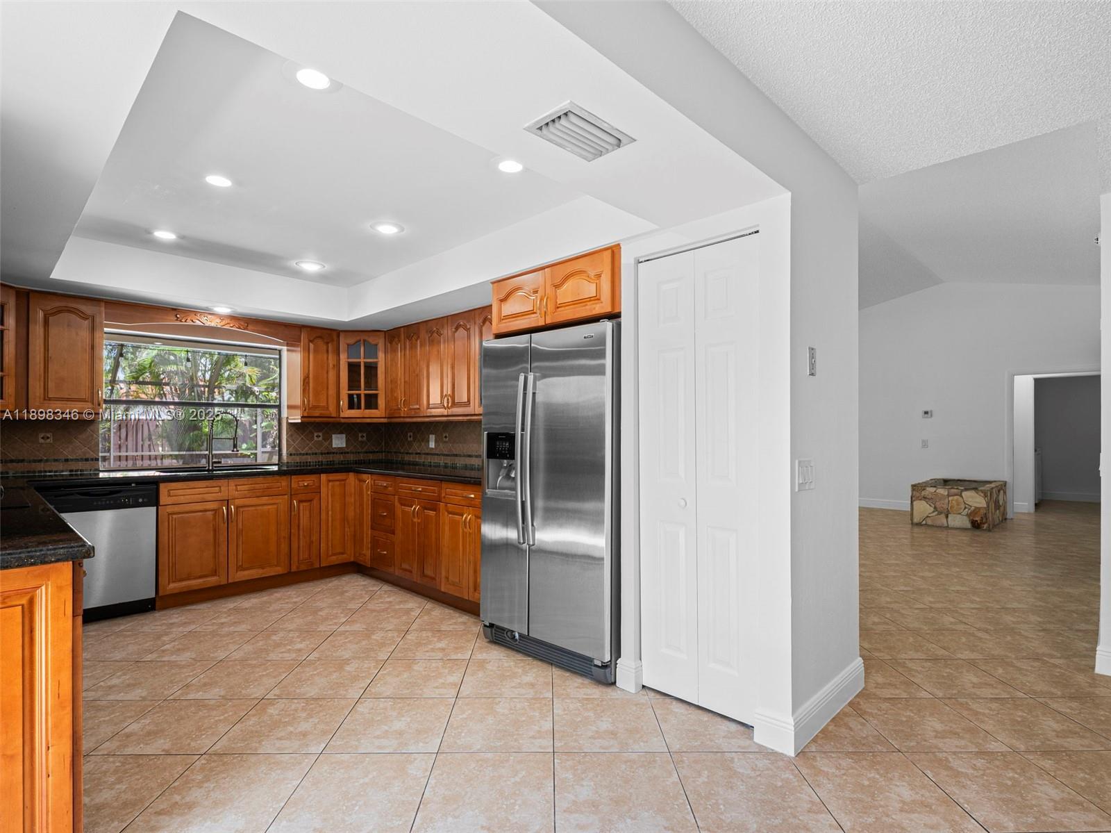 LAKES OF THE MEADOW SEC 4 - Residential Lease