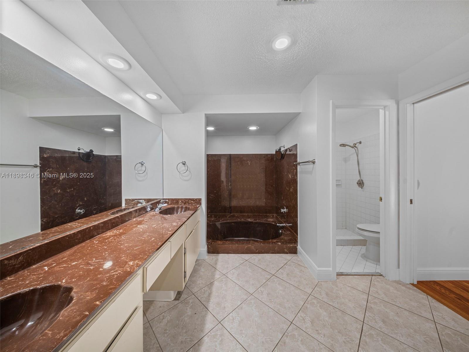 LAKES OF THE MEADOW SEC 4 - Residential Lease