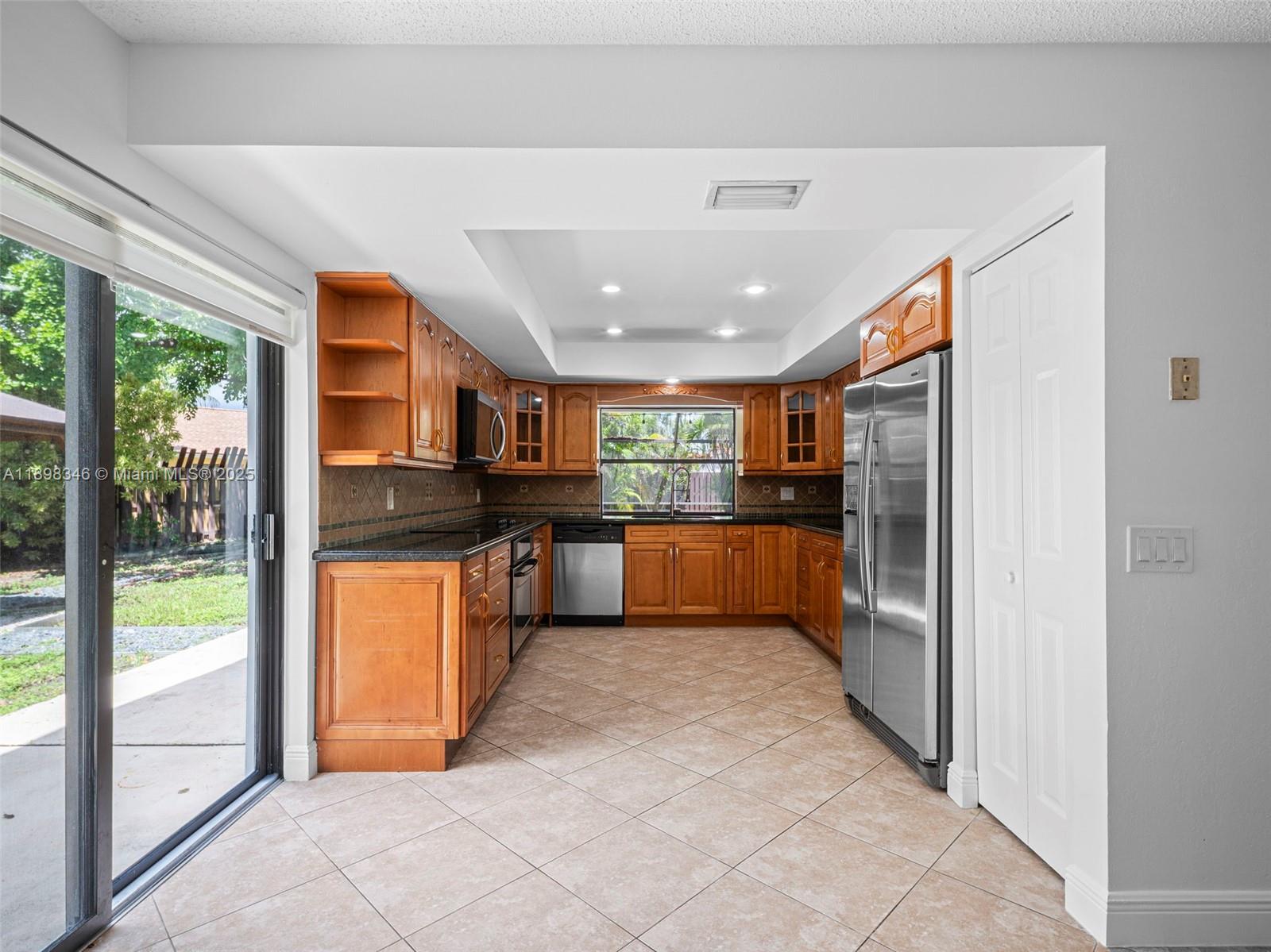 LAKES OF THE MEADOW SEC 4 - Residential Lease