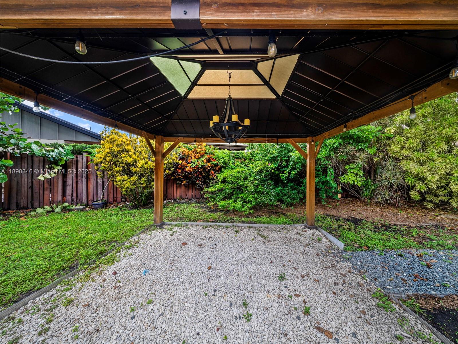 LAKES OF THE MEADOW SEC 4 - Residential Lease