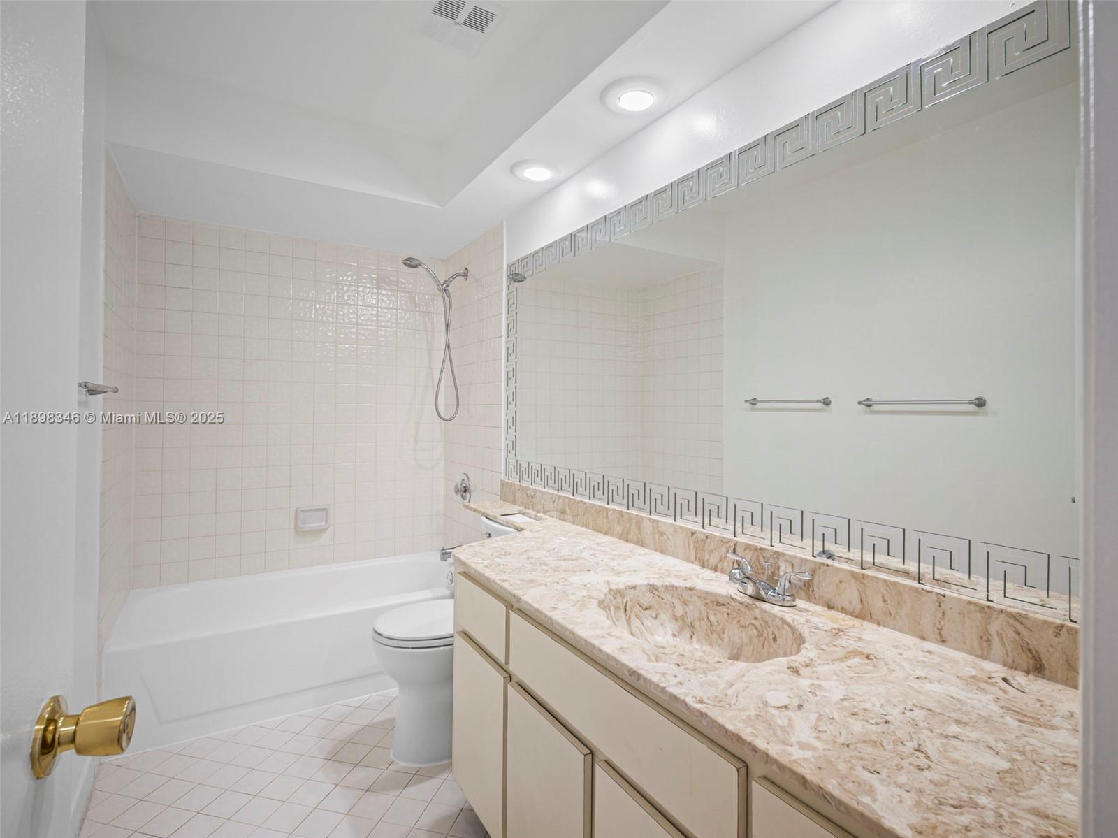 LAKES OF THE MEADOW SEC 4 - Residential Lease