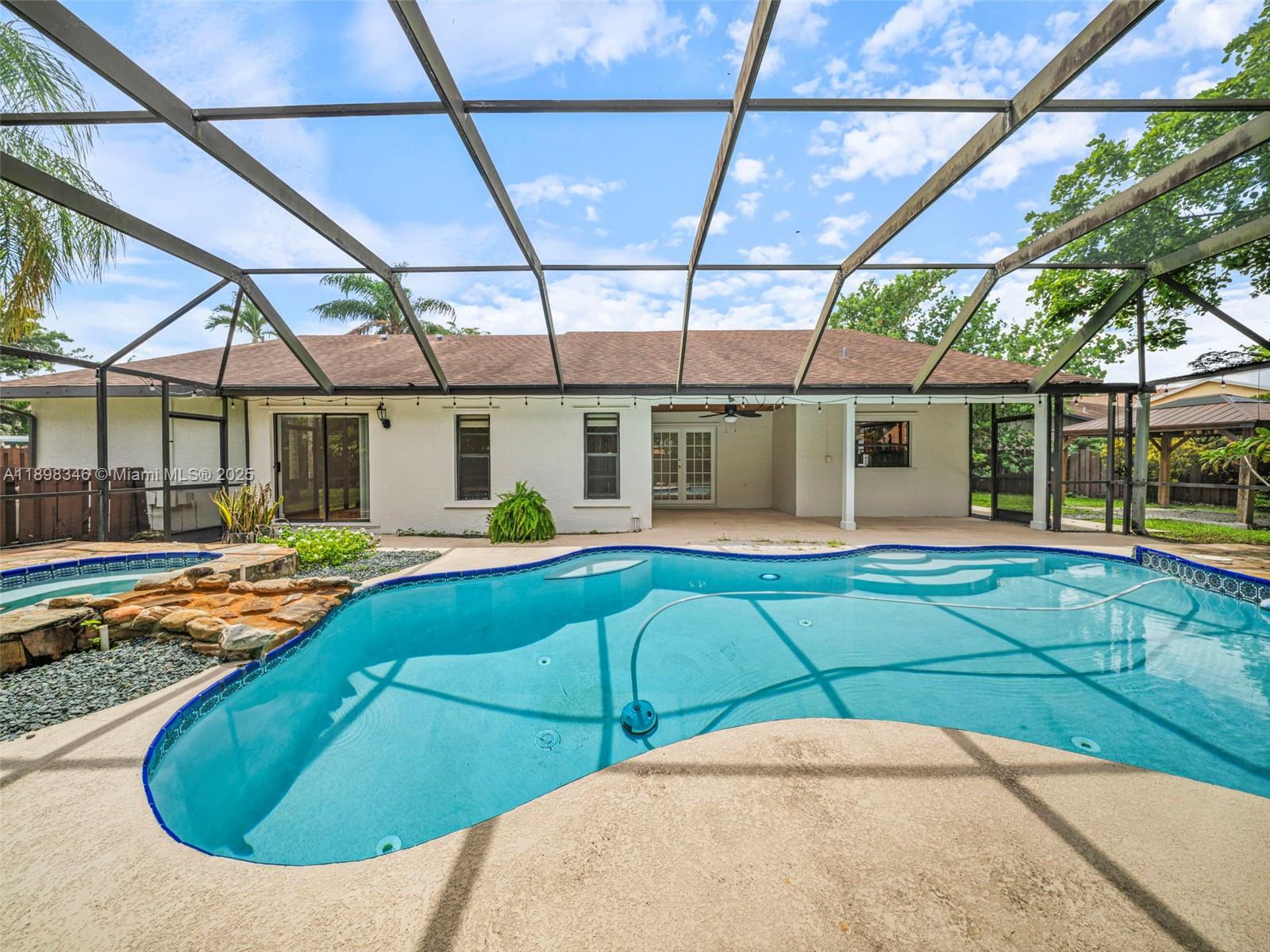 LAKES OF THE MEADOW SEC 4 - Residential Lease