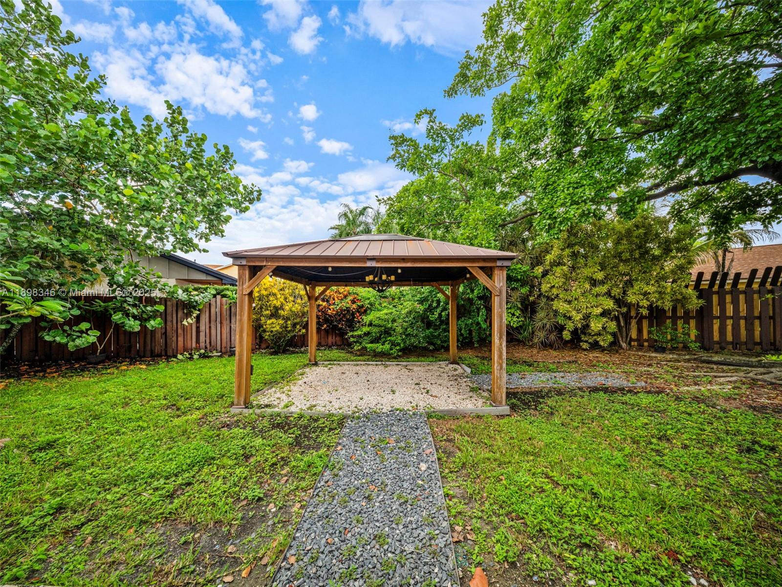 LAKES OF THE MEADOW SEC 4 - Residential Lease