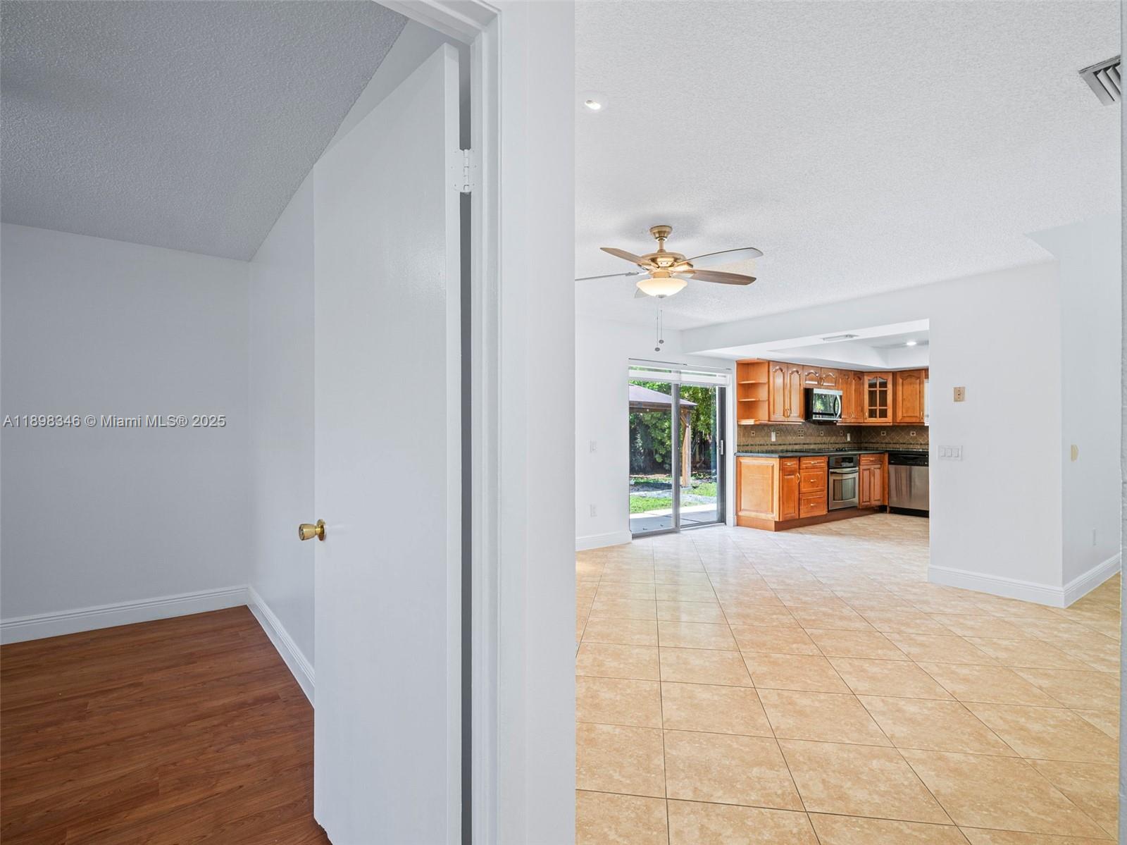 LAKES OF THE MEADOW SEC 4 - Residential Lease