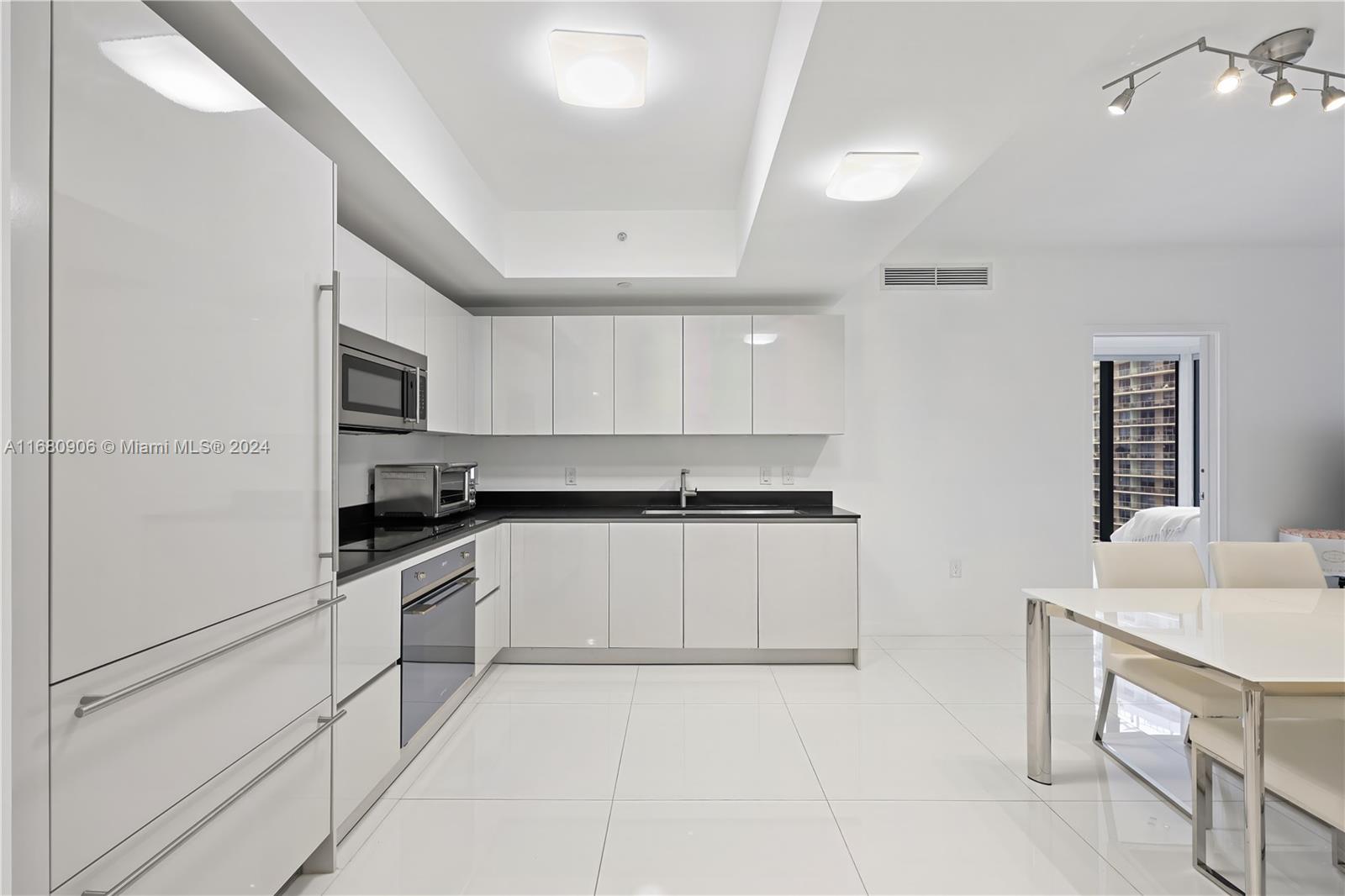 1010 Brickell Ave 3006