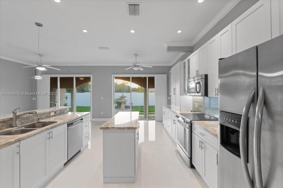 EIGHTH ADDN TO ROYAL OAKS - Residential Lease