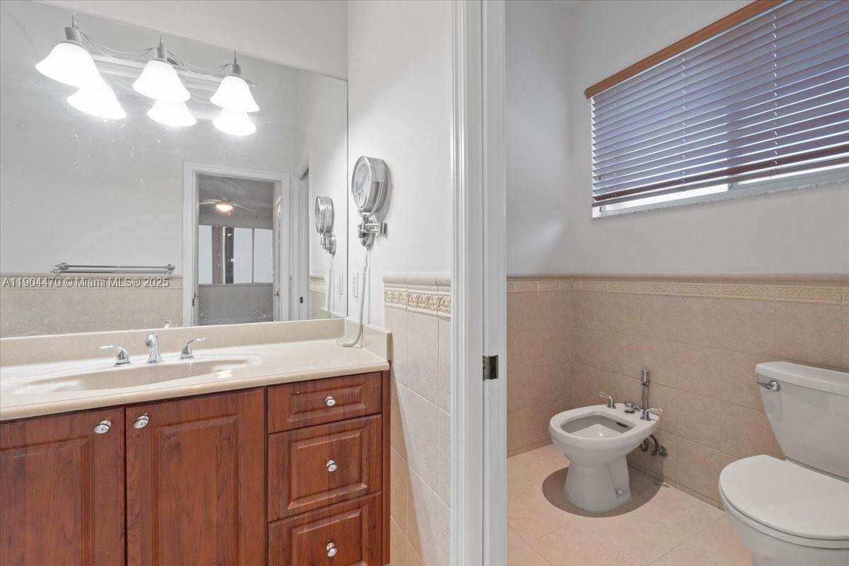 EIGHTH ADDN TO ROYAL OAKS - Residential Lease