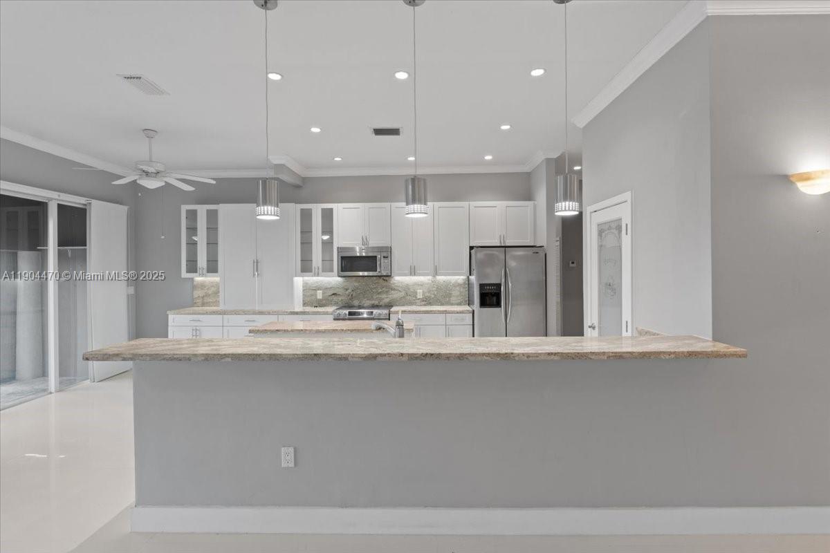 EIGHTH ADDN TO ROYAL OAKS - Residential Lease