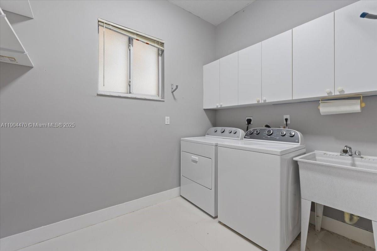 EIGHTH ADDN TO ROYAL OAKS - Residential Lease