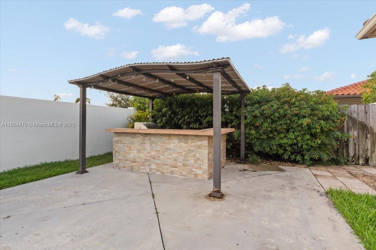 EIGHTH ADDN TO ROYAL OAKS - Residential Lease