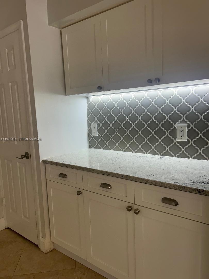 3255 NE 184th St 12215